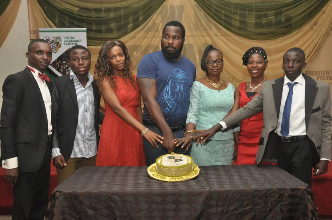 Members cutting the celebration cake at the First End-of-Year Party, 2016 (photograph 4 of 4)
