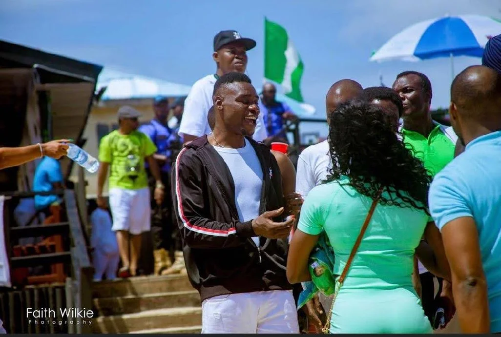 Members in fellowship at the Independence Day Beach Outing, 2019 (photograph 2 of 5)