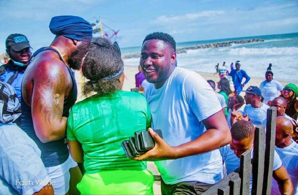 Members in fellowship at the Independence Day Beach Outing, 2019 (photograph 3 of 5)
