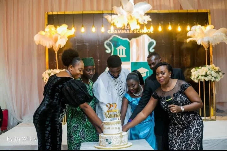 Members cutting a Class of 98 celebration cake together on stage during the 2020 First Homecoming Reunion.